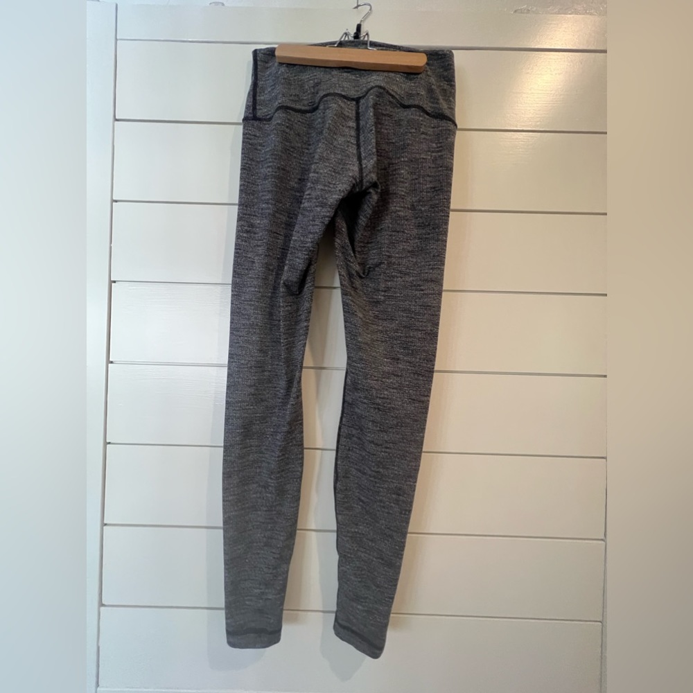 Lululemon Women’s Leggings Size 8. Grey/white